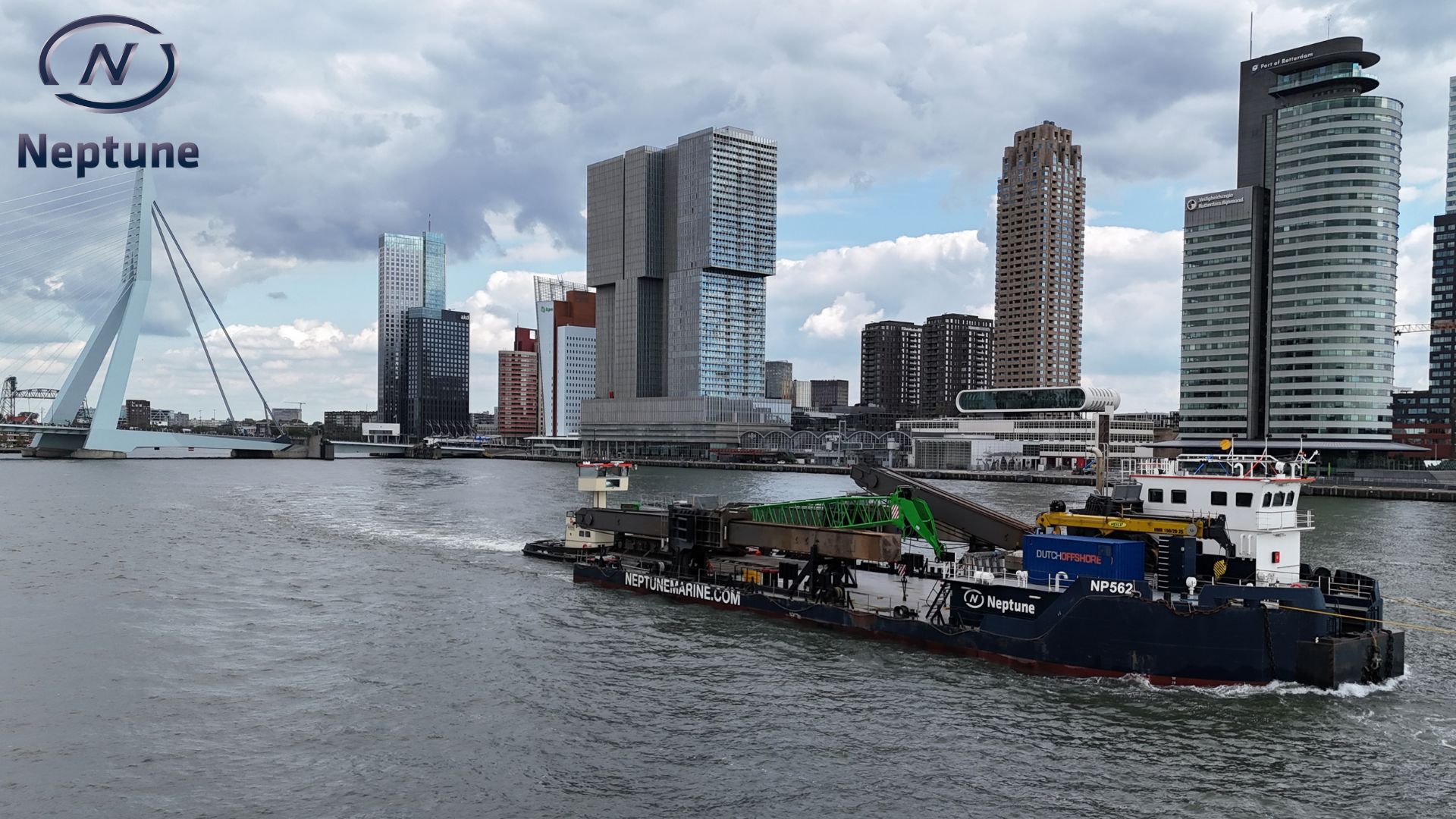 NP562 departing Rotterdam with the crane on board