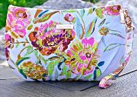 Flora Wristlet Pattern by Janelle McKay of Emamaline Bags