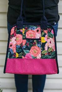 Boundless Carryall Pattern by Kaitlyn Howell of Knot and Thread Design