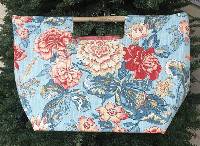 Pucker Up Tote & Accessory Bag Pattern by Aunties Two.
