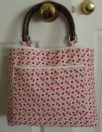 A Summery Bag Pattern by Lorrie of Fabric Paper Thread Blog