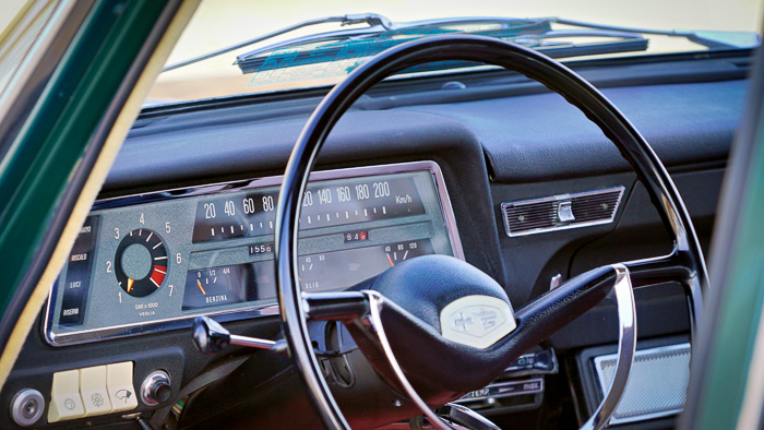 Alfa Romeo Giulia 1300 dashboard