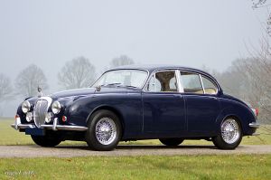 Daimler 250 V8. CLICK HERE / KLIK HIER