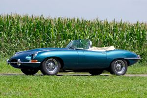 Jaguar E-type roadster. CLICK HERE / KLIK HIER