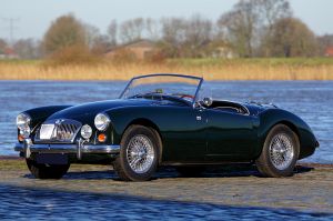 MG MGA 1600 roadster. CLICK HERE/KLIK HIER