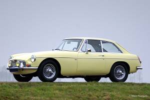 MG MGB GT. CLICK HERE / KLIK HIER