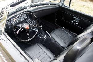 MG MGC roadster. CLICK HERE / KLIK HIER