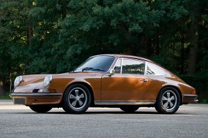 Porsche 911 2.4 T coupe. CLICK HERE/KLIK HIER