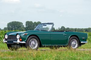 Triumph TR 250. CLICK HERE / KLIK HIER