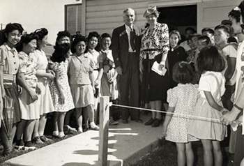 Eleanor Roosevelt visits Gila River