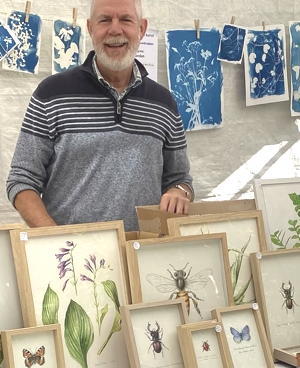 Bart Le Roux tussen zijn botanische aquarellen