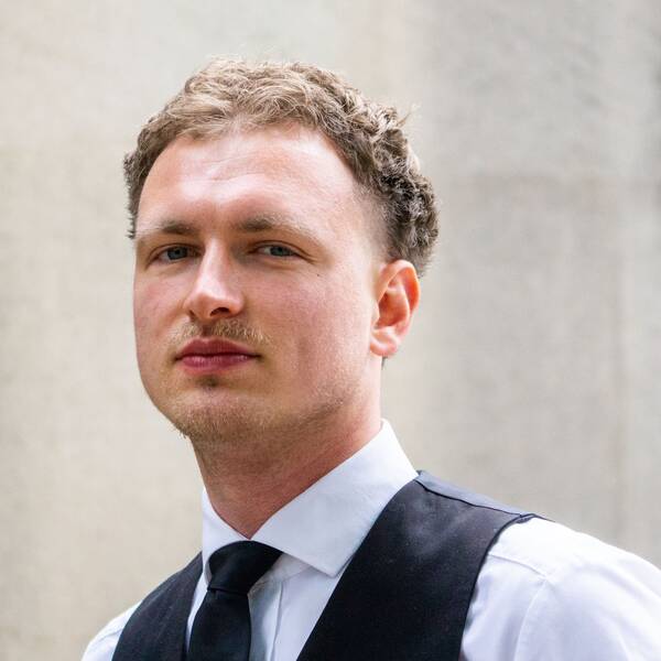 Portrait du chanteur Antoine Roland
