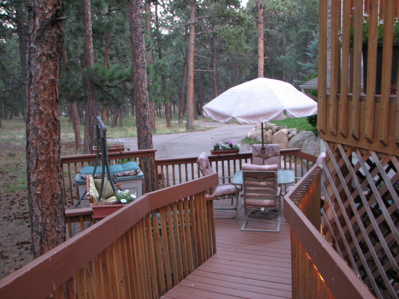 Rogers Inn the Pines hot tub in the forest