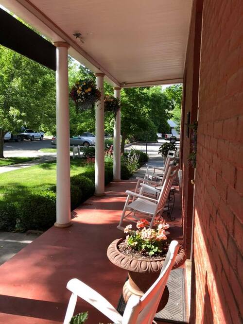 Bross Hotel features a spacious porch