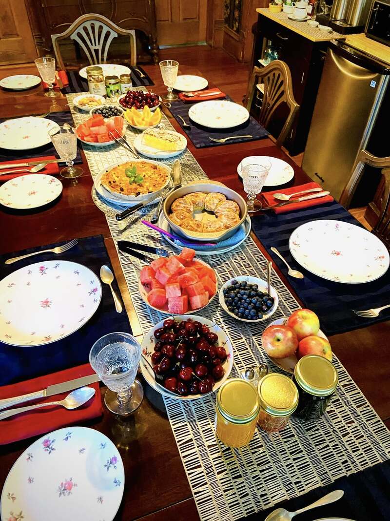 Red Rosebud Florence breakfast table