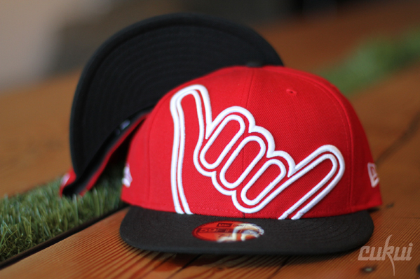 Fitted Hawaii H Pride