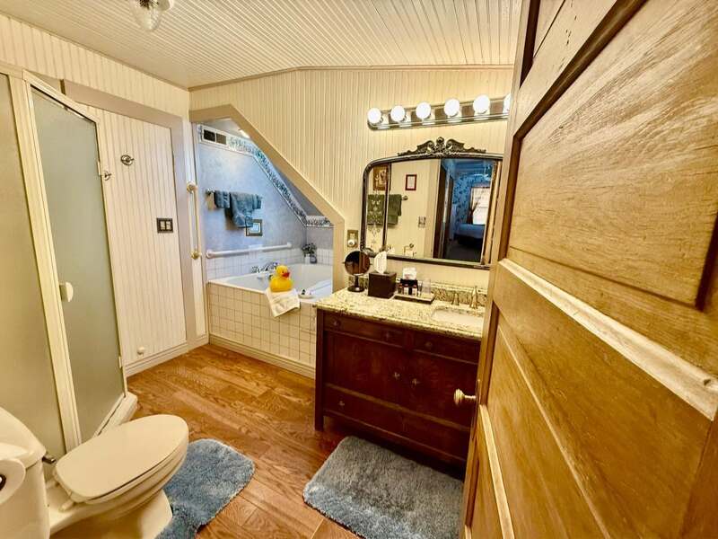 Private attached baths in every guest room at Holden House