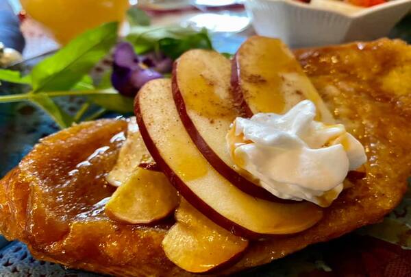 What's for breakfast? Caramel Apple Baked French Toast
