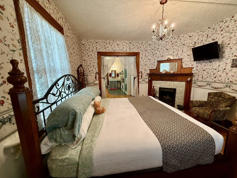 The Independence Suite at Holden House offers accessibility and beauty