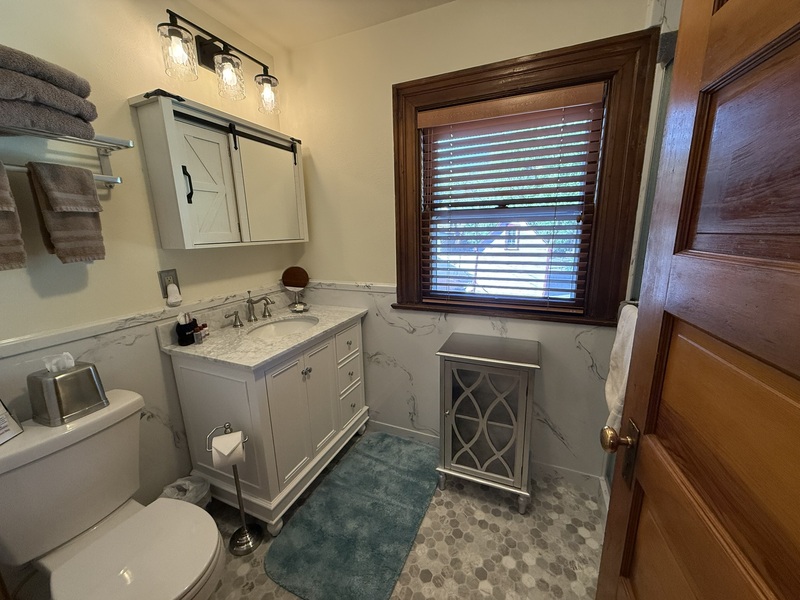 Private attached baths in every guest room at Holden House