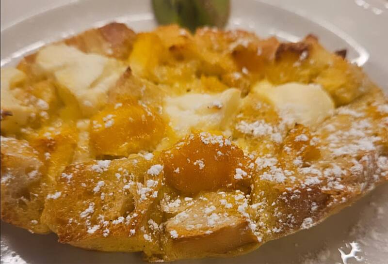 A full breakfast is always included at Holden House B&B