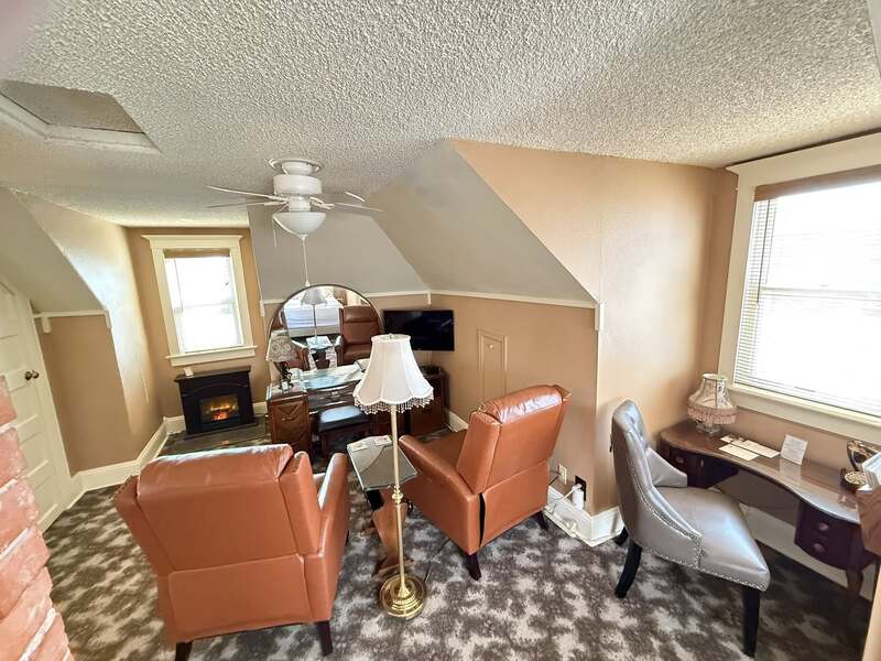 Holden House suites with private baths in Colorado Springs