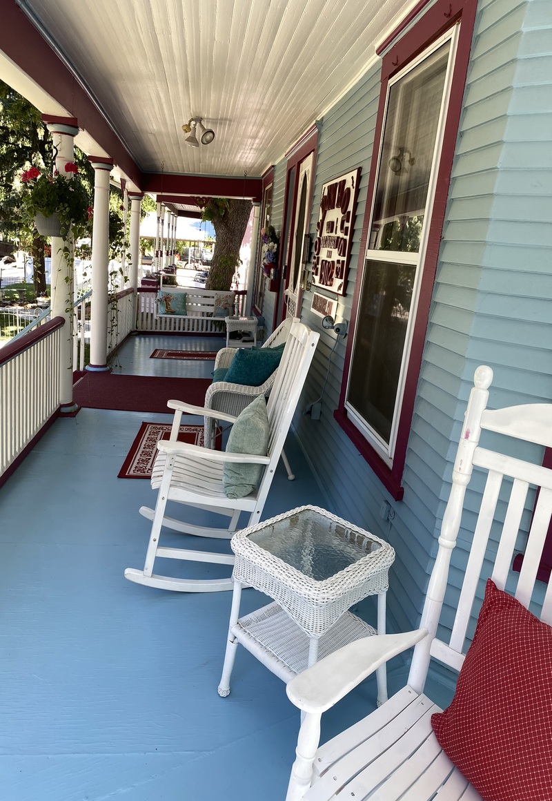 Holden House features six beautiful suites with private baths